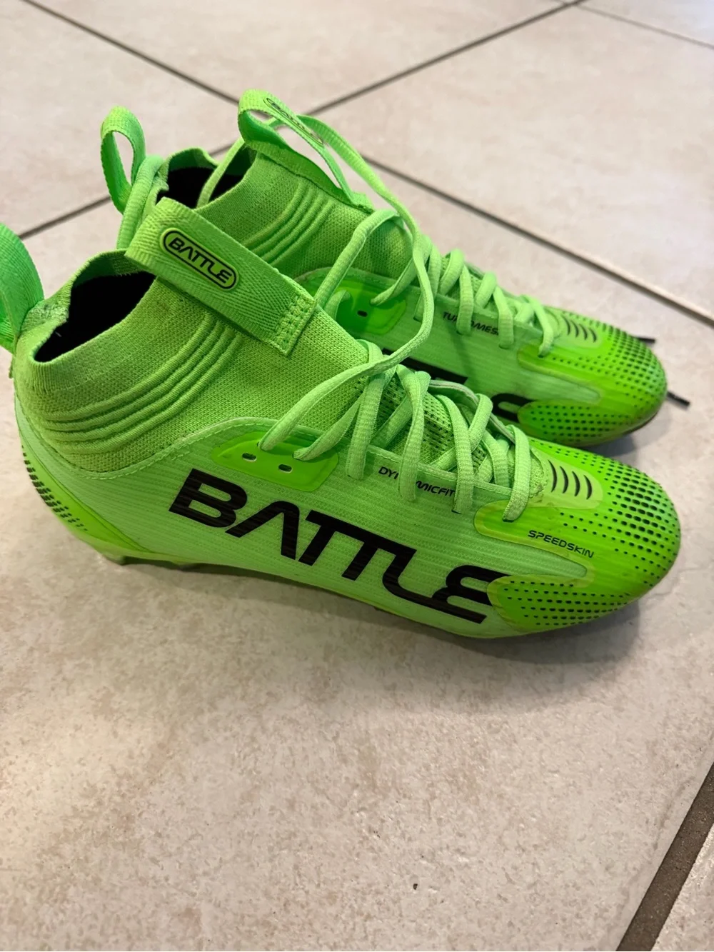 BATTLE Football cleats-Neon green